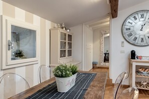 Dining - Apartment "Romantic" with Private Terrace & Wi-Fi (Firenze)
