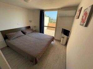 2 bedrooms, WiFi, bed sheets