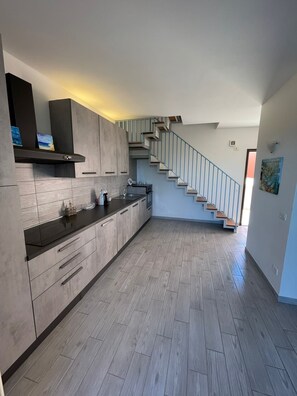 Kühlschrank, Ofen, Herdplatte, Geschirrspüler