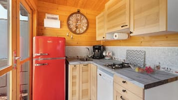 Fridge, stovetop, dishwasher, coffee/tea maker