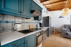 Fridge, oven, stovetop, dishwasher - Vacation Home 'Finca Firmamento - Casa Sol' with Mountain View, Private Terrace and Wi-Fi (San Isidro)