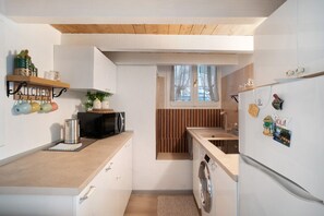 Fridge, microwave, stovetop, coffee/tea maker - Apartment 'Casa Doky' with Wi-Fi (Sanremo)