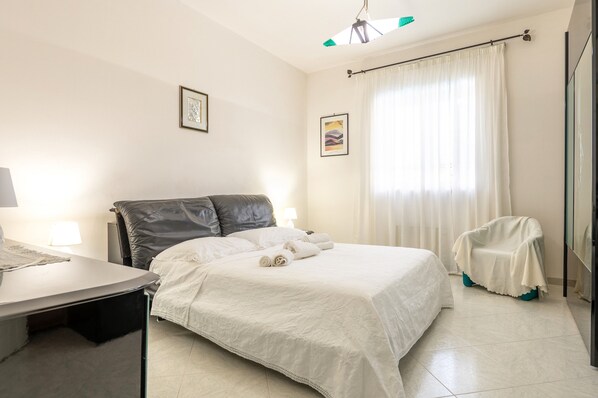 2 chambres, fer et planche à repasser, accès au Wi-Fi (inclus)