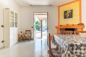 Dining - Villa 'Altavilla with Pool' with Private Pool, Wi-Fi and Air Conditioning (Ceglie Messapica)