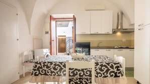 Interior - Studio Apartment 'Casa Roby' with Wi-Fi and Air Conditioning (Ceglie Messapica)