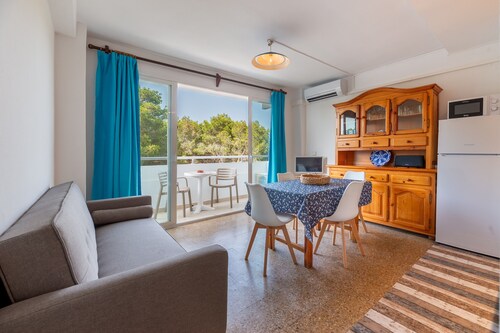 Apartment 'Pujols 16' with Balcony and Air Conditioning