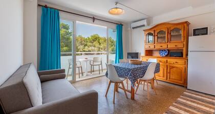Apartment 'Pujols 16' with Balcony and Air Conditioning