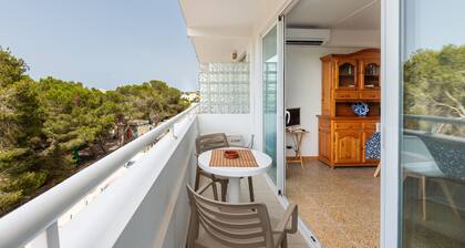 Apartment 'Pujols 16' with Balcony and Air Conditioning