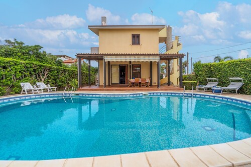 Villa 'Raffa' mit Meerblick, WLAN und Klimaanlage