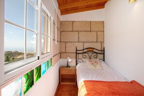 3 bedrooms, iron/ironing board, free WiFi, bed sheets - Holiday Apartment "Verode" with Sea View, Shared Terrace & Wi-Fi (Arico)