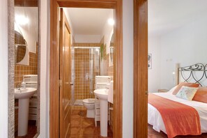 Een douche, een haardroger, handdoeken