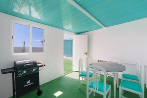 Outdoor dining - Holiday Apartment "Verode" with Sea View, Shared Terrace & Wi-Fi (Arico)