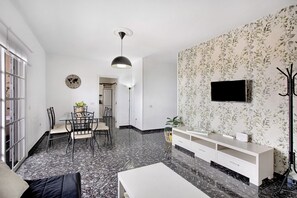 TV - Holiday Apartment "Los Morales" with Sea View, Shared Terrace & Wi-Fi (Arico)