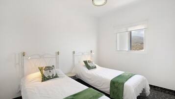 3 bedrooms, iron/ironing board, free WiFi, bed sheets