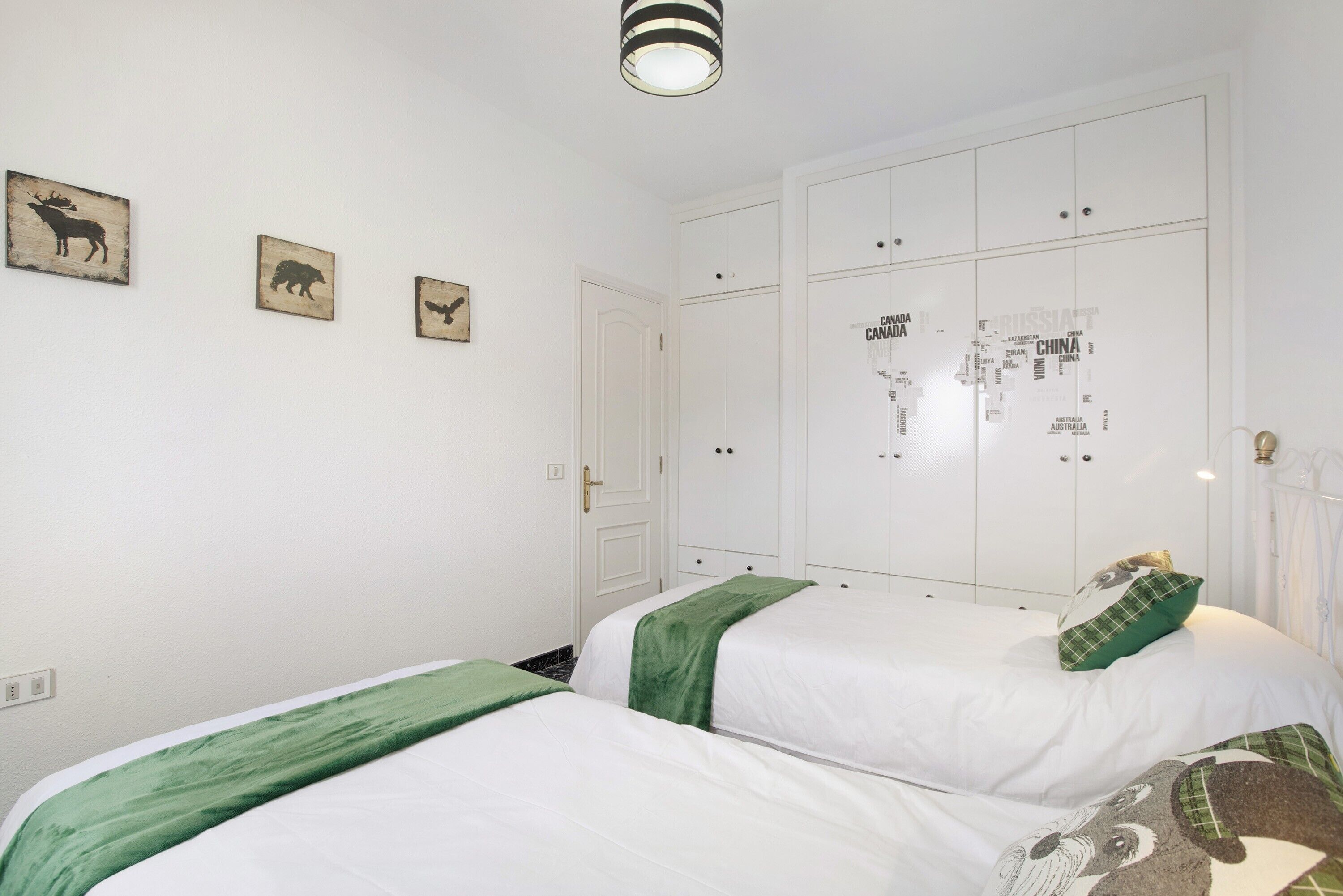 3 chambres, fer et planche à repasser, Wi-Fi gratuit, draps fournis