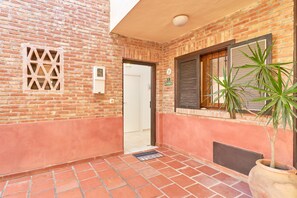 Exterior detail - Holiday Apartment "Ombú" with Sea View, Private Terrace & Wi-Fi (La Herradura)