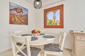 Dining - Holiday Apartment "Ombú" with Sea View, Private Terrace & Wi-Fi (La Herradura)