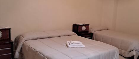 2 habitaciones, tabla de planchar con plancha y wifi gratis