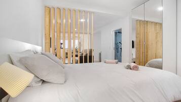 1 habitación, tabla de planchar con plancha, wifi gratis y ropa de cama