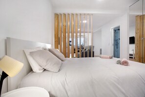 1 bedroom, iron/ironing board, free WiFi, bed sheets - Studio Apartment 'Babosas Charm' with Mountain View, Wi-Fi and Air Conditioning (Funchal)