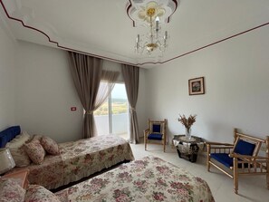 Comfort kamer, uitzicht op bergen | Beddengoed