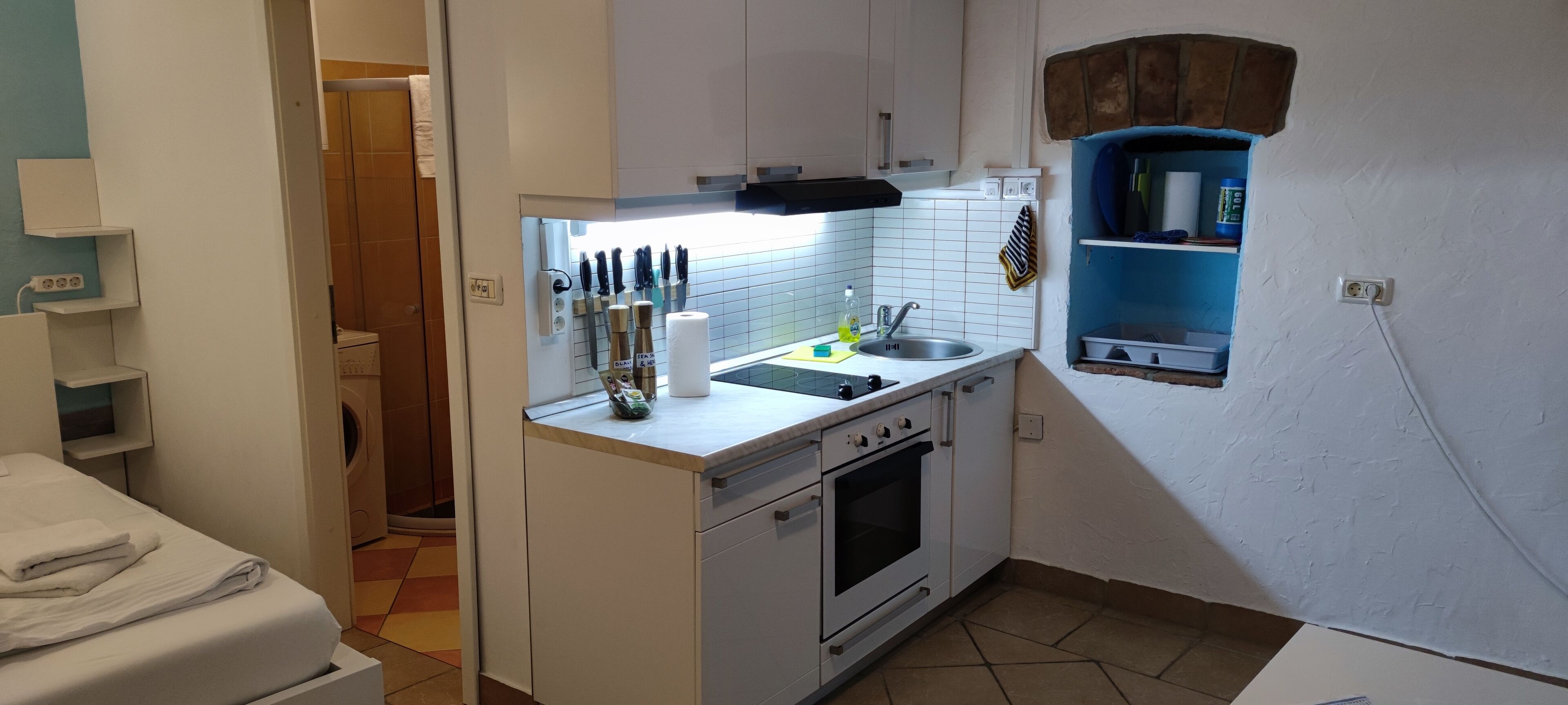 冰箱、烤箱、电热水壶、搅拌机