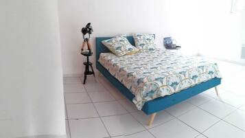 2 dormitorios, tabla de planchar con plancha, cuna de viaje y wifi