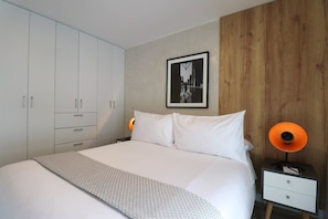 2 chambres, fer et planche à repasser, Wi-Fi, draps fournis