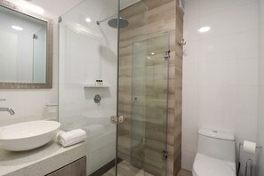 Shower, hair dryer, towels, shampoo