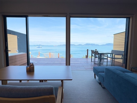 Interior. Just a minutes walk from the beach Villa Buildi / Takamatsu Kagawa