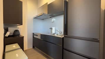 Fridge, microwave, stovetop, cookware/dishes/utensils