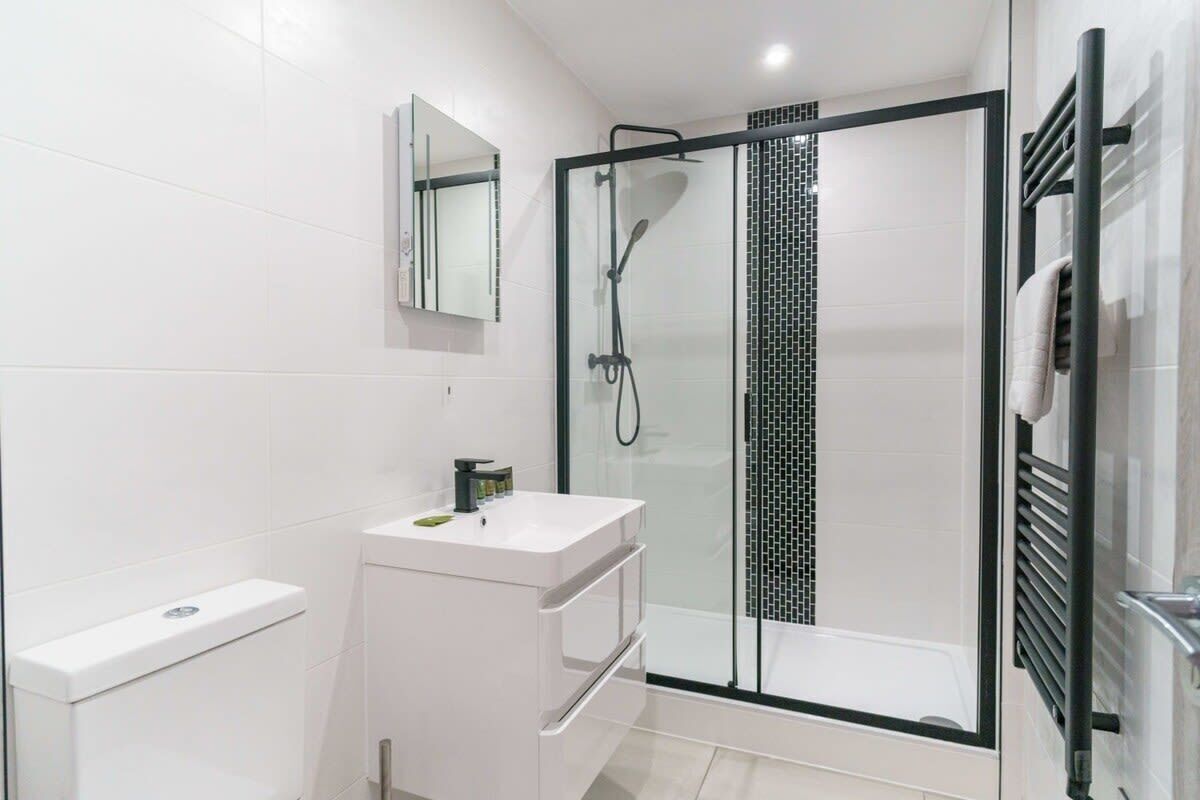 Shower, hair dryer, towels, shampoo
