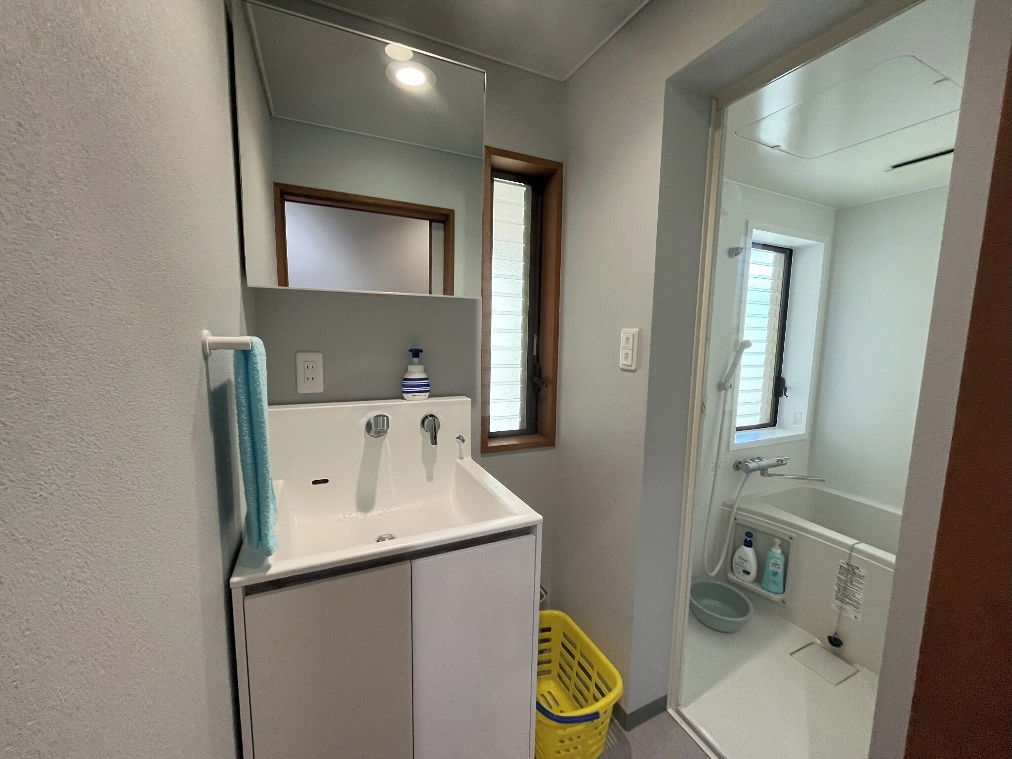 ヘアドライヤー、タオル