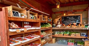 Gift shop - Whole apartment with spacious room close to beach / Yasugi Shimane (Yasugi)