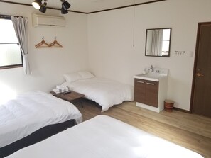 2 bedrooms, desk, free WiFi, bed sheets