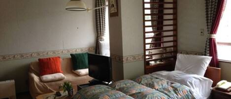 1 bedroom, desk, free WiFi, bed sheets