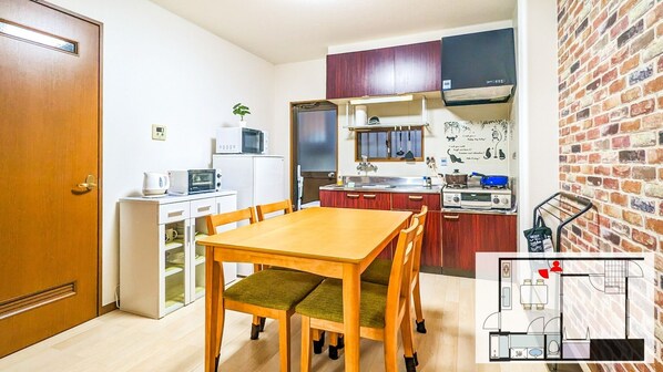 Fridge, microwave, stovetop, cookware/dishes/utensils