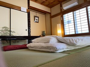 4 室のベッドルーム、デスク、アイロン / �アイロン台、WiFi (無料)