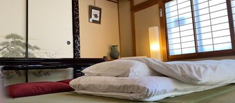 千葉県木更津市/アウトレット徒歩圏/広い一軒家貸切（寝室4）/12人可/車6台/ゆっくり昼11時まで / 木更津市 千葉県