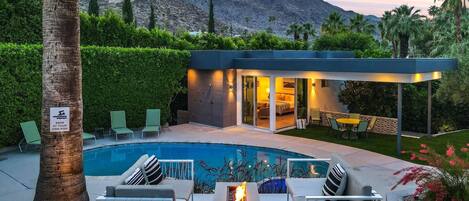 Een verwarmd zwembad