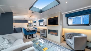 TV, fireplace, offices