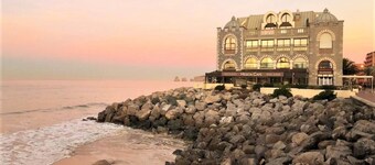 Downtown Studio with Parking, Elevator, and Easy Beach Access