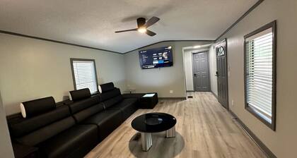 Modern 2 bed Home 10 mins from Dtown Gainesville