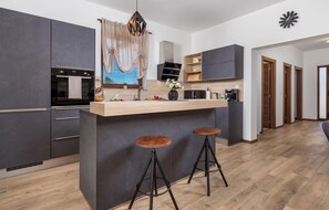 Fridge, oven, dishwasher, coffee/tea maker