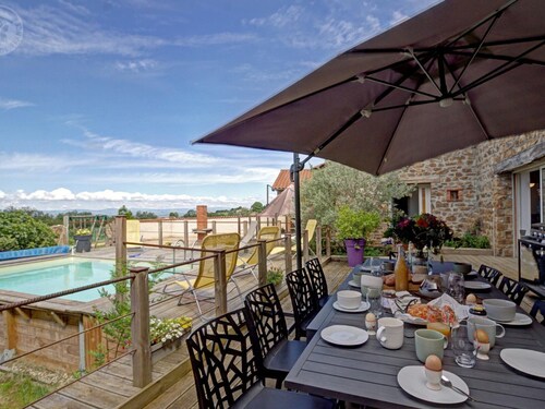 Spacious countryside cottage with pool and spa