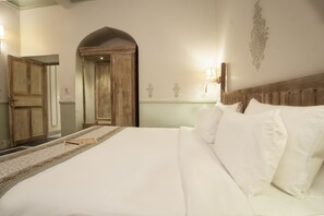 Suite Luxury | 1 bedroom, premium bedding, minibar, in-room safe - Dev Mahal - A Boutique Heritage Hotel (Jaipur)