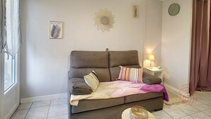 Unclassified image, 5 of 14, button - Studio with balcony - Wifi and pets allowed (Lamalou-les-Bains)