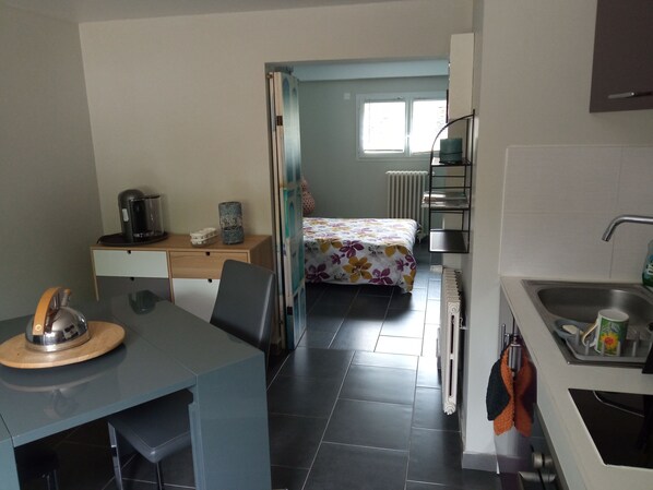 1 bedroom, WiFi, bed sheets - Studio 2 Pieces (Saintes)