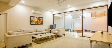 Coin salon dans le hall