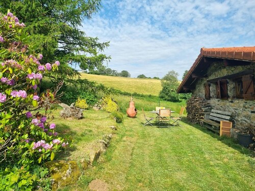 Gîte confortable au cœur du Pilat avec vue imprenable